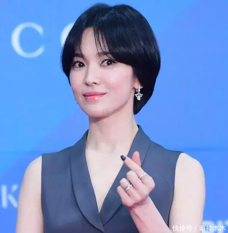亿策略 韩国百想大赏红毯生图来了！宋慧乔短发显老，张娜拉脸僵，IU胖了