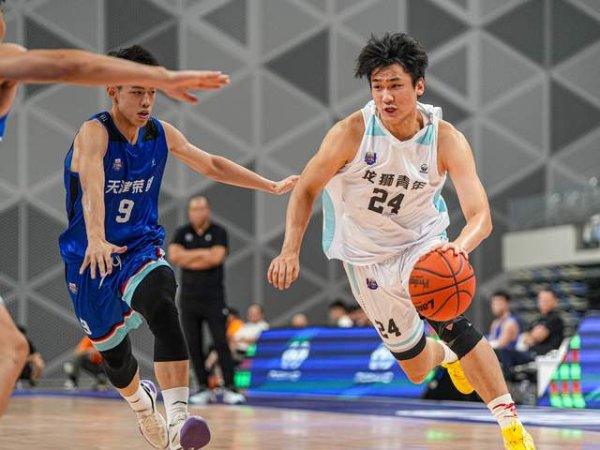 途牛配资 轰31+10！中国男篮又一20岁2米新星崛起：连夺MVP接班崔永熙吗？